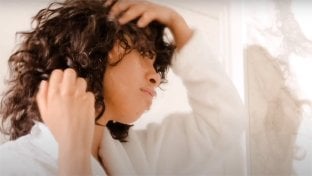 How-to-Get-Rid-of-Greasy-Hair-A-Simple-Guide-Article-Related-02-Kerastase